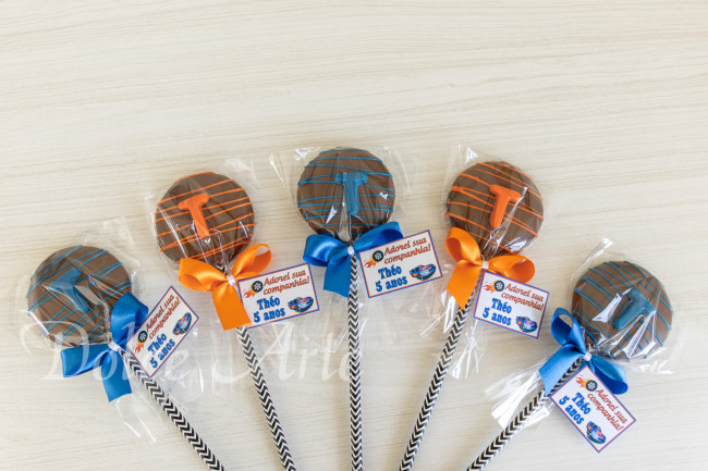 Pirulitos inicial e tag Hot Wheels