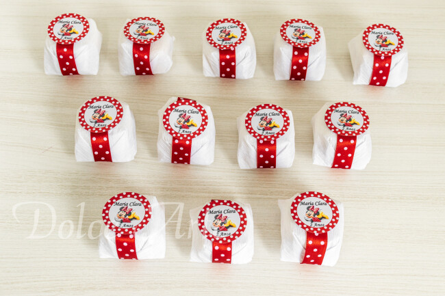 Bem-Vivido em crepom com fita de cetim e tag redonda