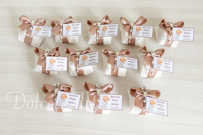 Bem-Batizado em crepom com fita de cetim e tercinho e tag