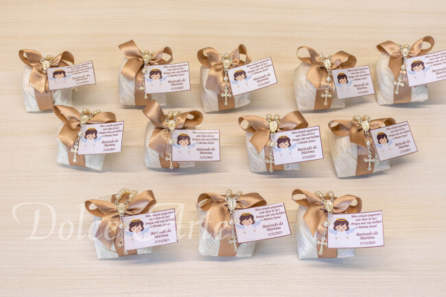 Bem-Batizado em crepom com fita de cetim e tercinho e tag