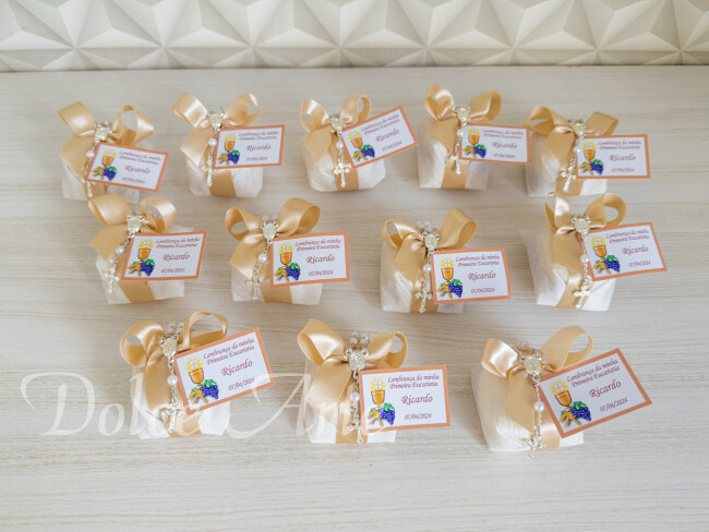 Bem-Batizado Comunhão em crepom com fita de cetim e tercinho