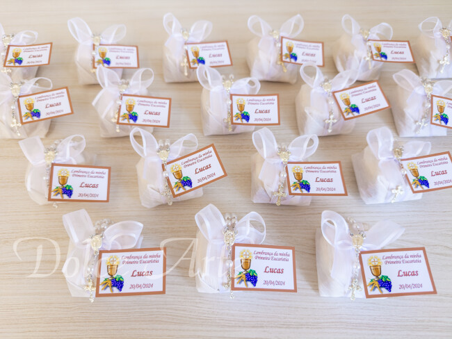 Bem-Batizado Comunhão em crepom com fita de cetim, tercinho e tag