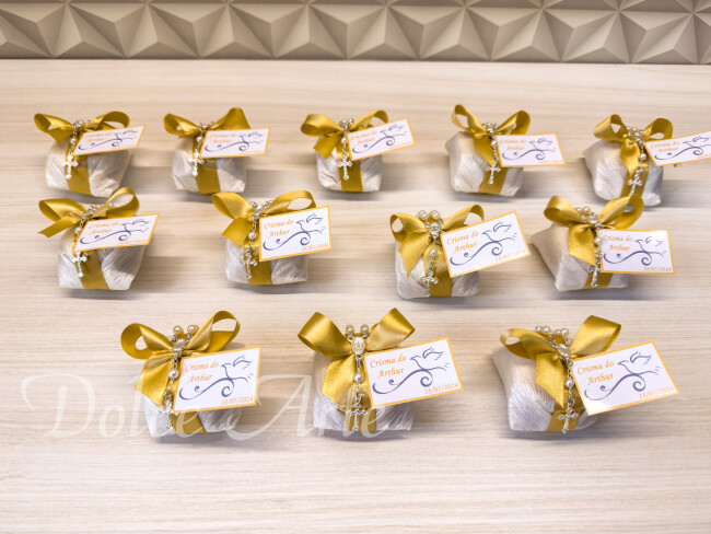 Bem-Batizado Crisma em crepom com fita de cetim, tercinho e tag