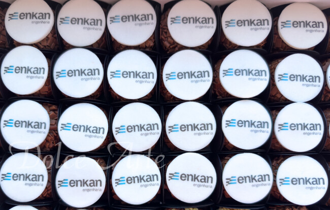 Doces Decorados Corporativos, personalizados com pastilha de açúcar com a logo da empresa