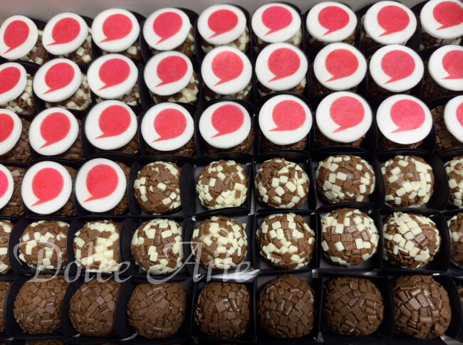 Doces Decorados Corporativos, personalizados com pastilha de açúcar com a logo da empresa