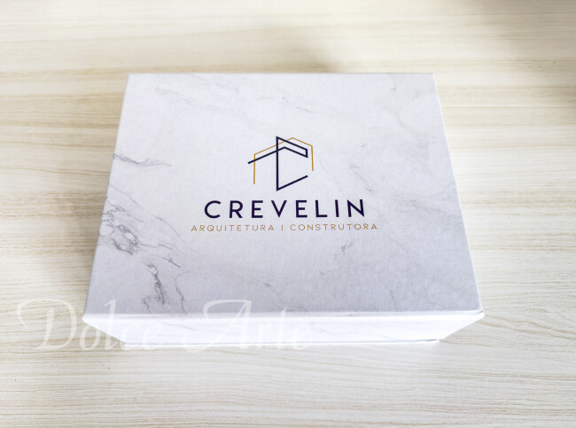 Caixas Personalizadas Corporativas com a logo impressa, com 10 doces e mini espumante