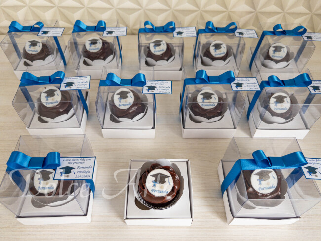 Caixinha com cupcake decorado formatura