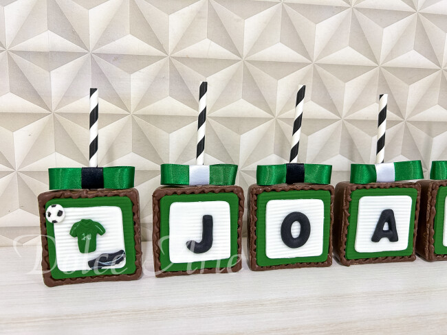 Pão de mel no palito decorado Futebol