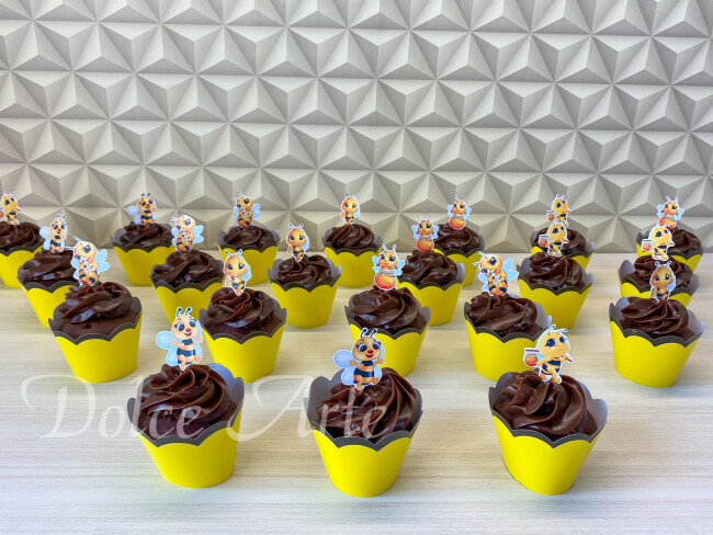 Cupcake decorado topper Abelha