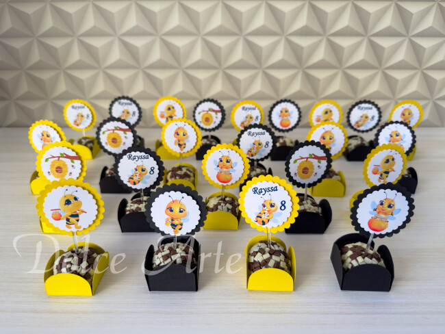 Doces decorados topper Abelha