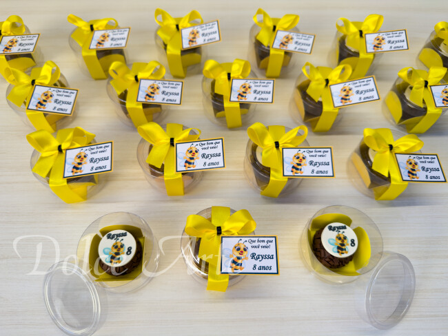 Caixa de acetato com 1 doce decorado Abelha