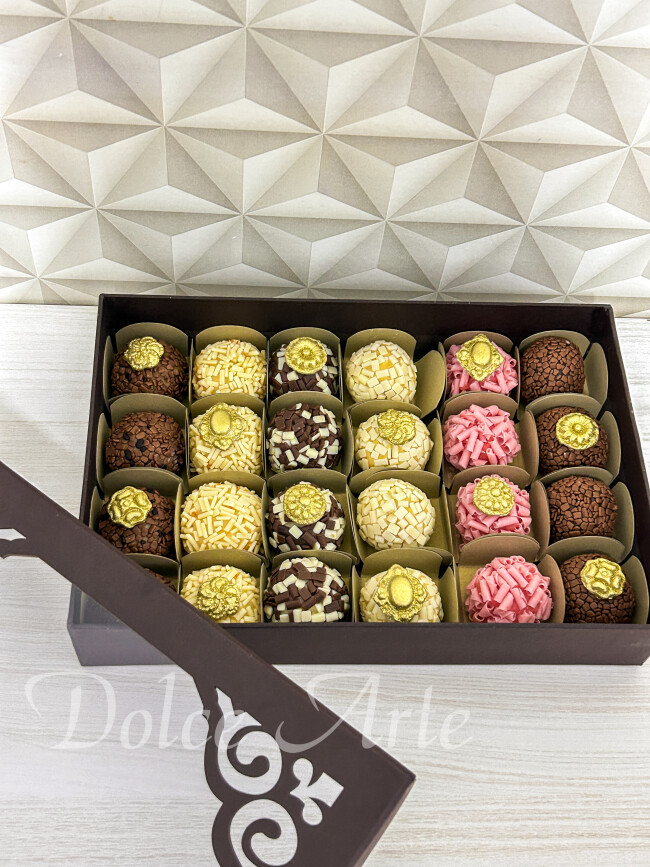 Caixa Especial com 24 doces