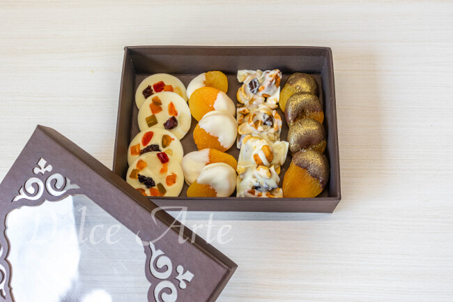 Caixa Especial com chocolate com nuts e damasco com chocolate