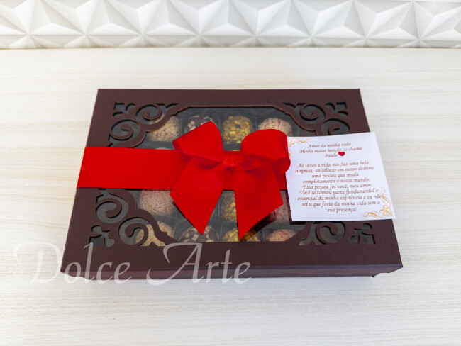 Caixa Especial com 24 doces