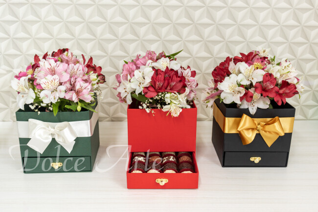 Caixa com Flores e Doces