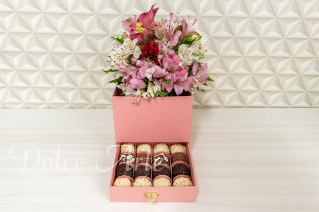 Caixa com Flores e Doces