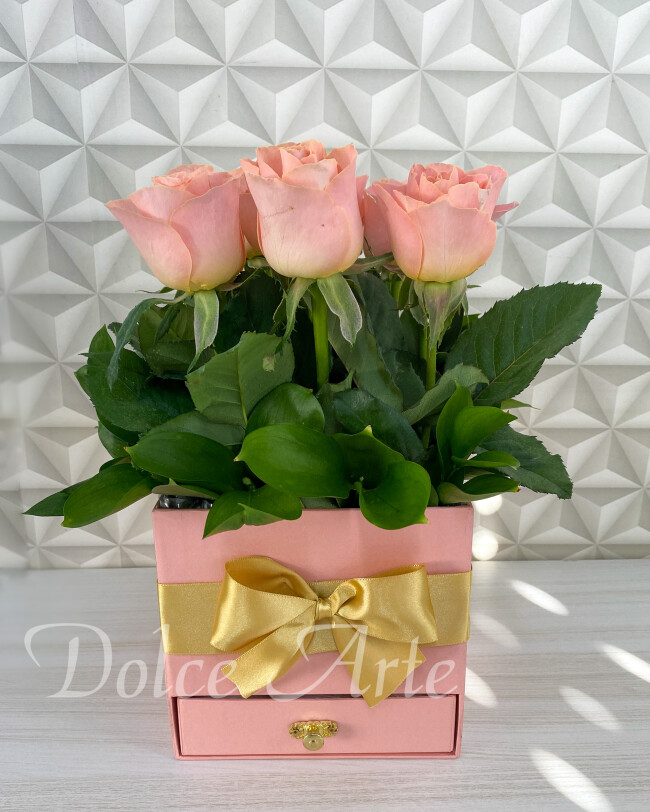 Caixa com Flores e Doces