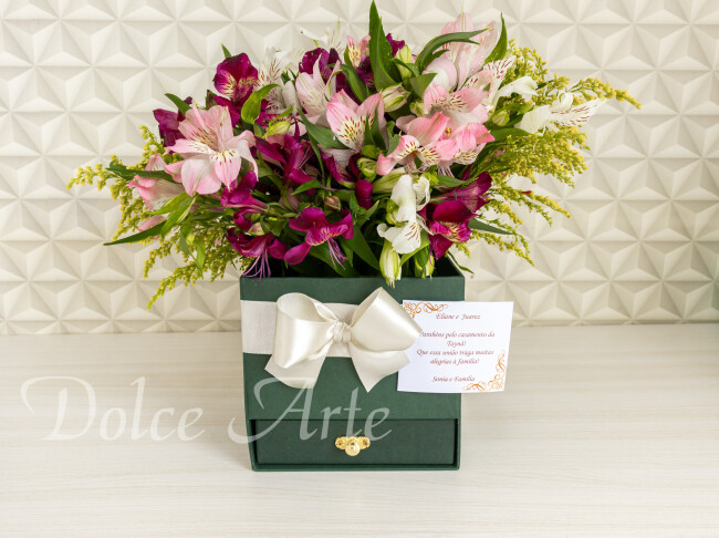 Caixa com Flores e Doces