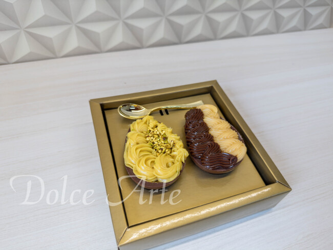 Dois Mni Ovos recheados Páscoa