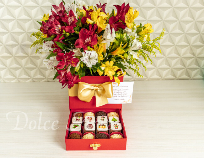 Caixa com flores e doces decorados Natal