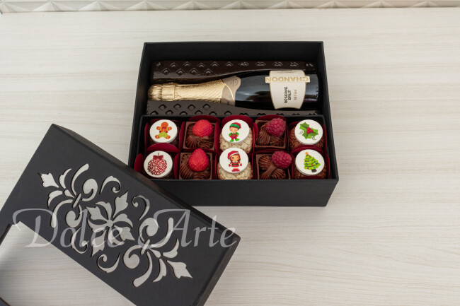 Caixa com 10 doces e mini espumante Natal