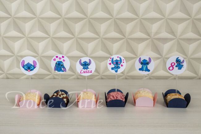 Doces decorados com topper Stitch