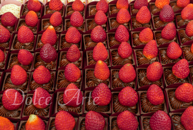 Caixinha de Brigadeiro Preto com Morango